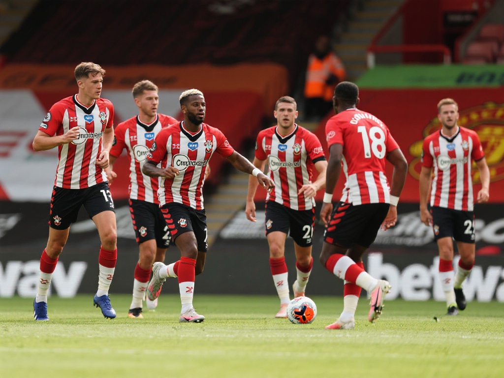 英超激战！加纳乔传射难救主 曼联憾负布伦特福德